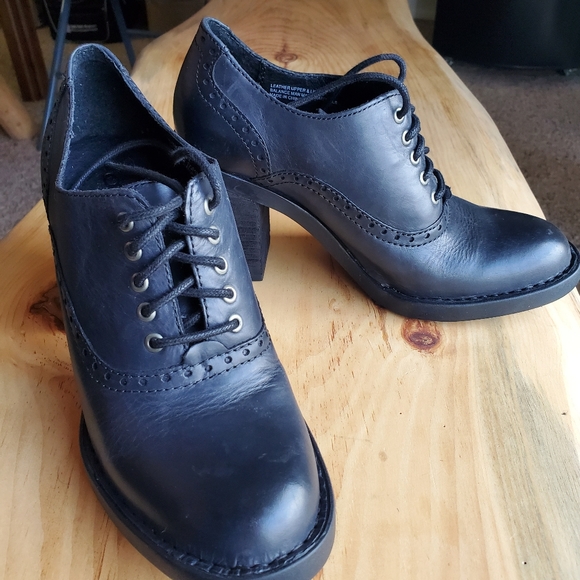 Born Lace Up Leather Oxford Heels - Picture 2 of 8